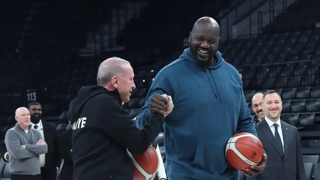 Ο Ρετζέπ Ταγίπ Ερντογάν έριξε σουτάκια με τον Σακίλ Ο’Νιλ στην Τουρκία