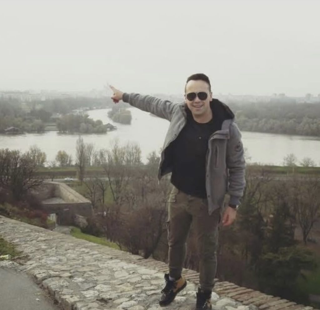 Fatsabook Road Trip στο Βελιγράδι: Απόψε στις 22:00 στο Extra PRONEWS με τον Κώστα Μάντζιο