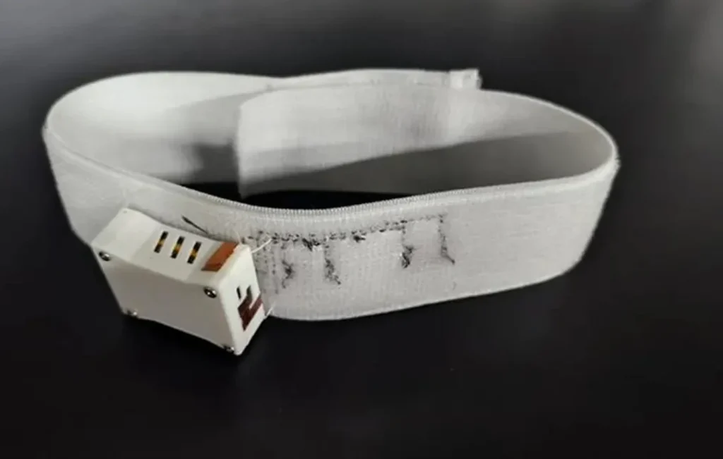 Βρετανοί επιστήμονες παρουσίασαν κολάρο που βοηθά ασθενείς να ανακτήσουν την ομιλία τους μετά από εγκεφαλικό