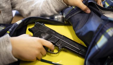 Ζάκυνθος: «Έδειχνε το πιστόλι στους μαθητές» – Το μυστήριο με την ταυτότητα του όπλου που πήρε ο 14χρονος