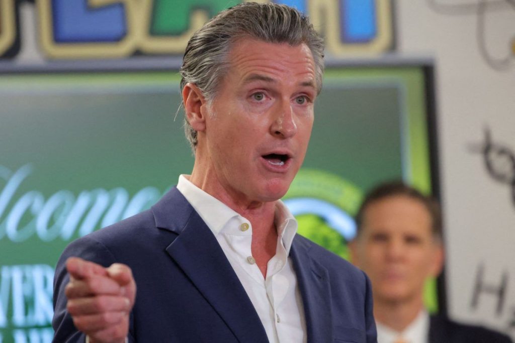 Κυβερνήτης Καλιφόρνια για ομιλία Ν.Τραμπ σε Νταβός: «Δεν έχει σκοπό να εισβάλει στην Γροιλανδία»