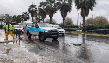 Ο… γνωστός υπόνομος στην Ποσειδώνος υπερχείλισε ξανά – Κλειστή η δεξιά λωρίδα