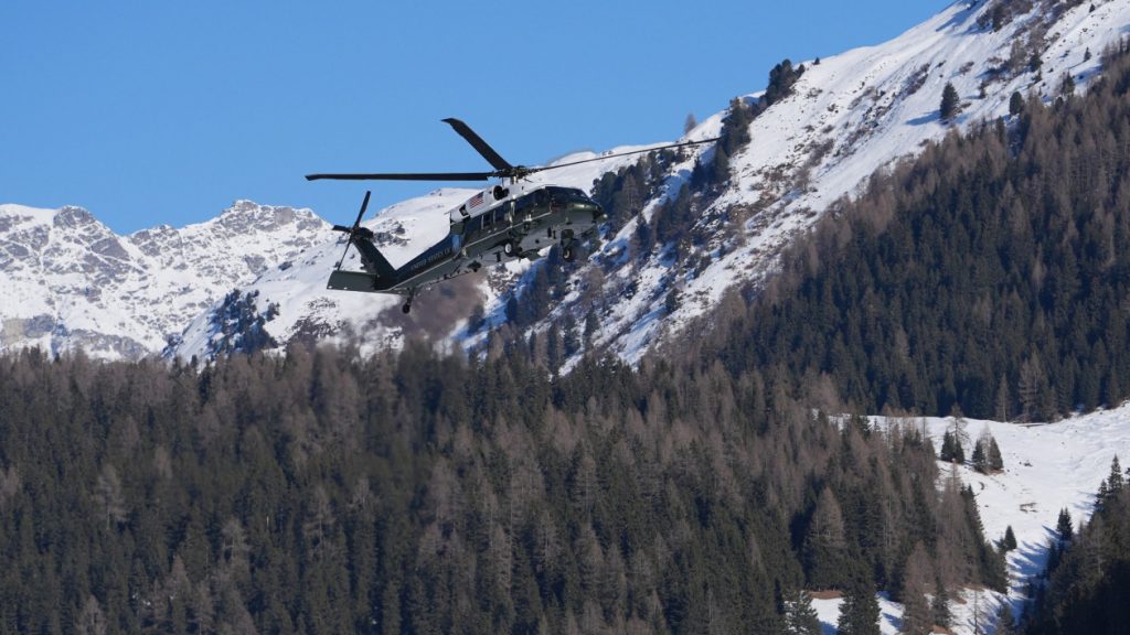 Νταβός: Προσγειώθηκε το ελικόπτερο του Τραμπ – Σύντομα η ομιλία του