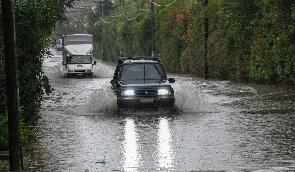 Μήνυμα από το 112 σε Εύβοια και Βοιωτία για περιορισμό των μετακινήσεων
