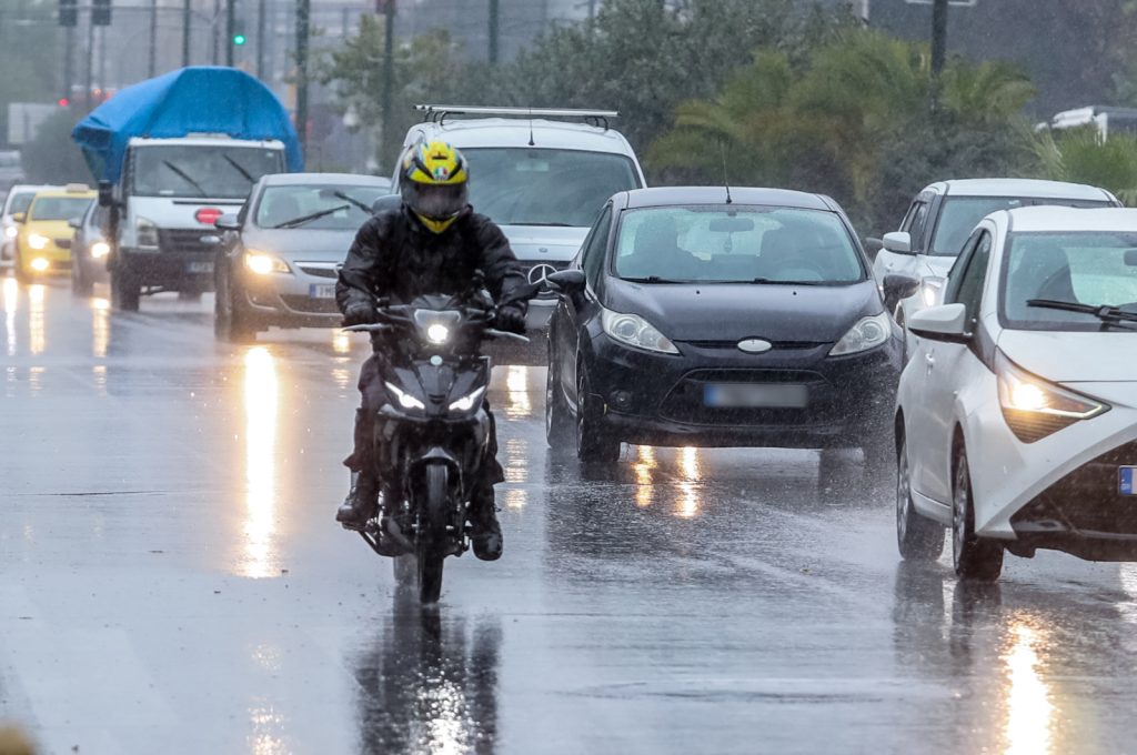 Σε επιφυλακή η ΕΛ.ΑΣ ενόψει της κακοκαιρίας – Σε ισχύ κυκλοφοριακές ρυθμίσεις