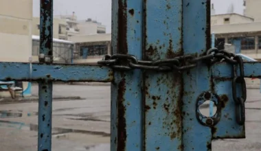 Αιτωλοακαρνανία: Ξηλώθηκαν κεραμίδια και έσπασαν τζάμια σε δημοτικό σχολείο από την κακοκαιρία