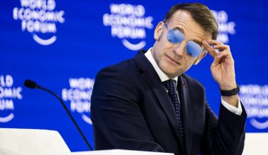 Ν.Τραμπ για Ε.Μακρόν: «Ωραία τα γυαλιά – Τι στο καλό σου συνέβη;»