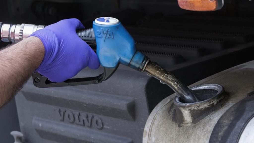 Λαθρεμπόριο καυσίμων: Στην Ευελπίδων το κύκλωμα που έκλεβε τους πελάτες στην αντλία