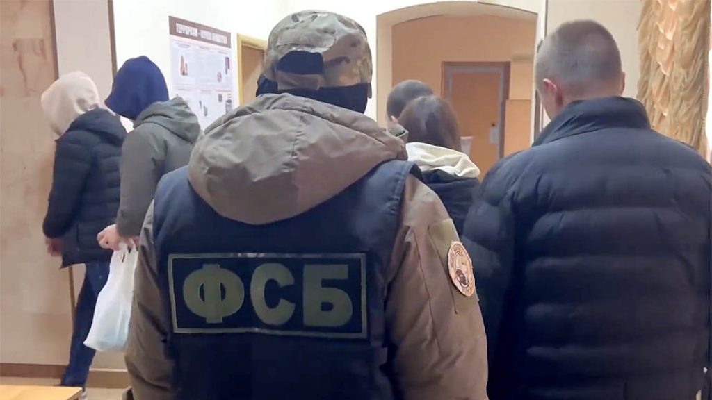 Βίντεο: Η στιγμή που η ρωσική FSB συλλαμβάνει άνδρα που σχεδίαζε τρομοκρατική επίθεση στο Κεμέροβο