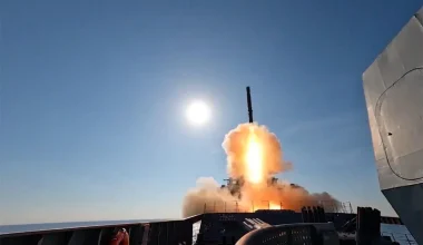 H Ρωσία εξετάζει το ενδεχόμενο να προμηθεύσει το Ιράν με υπερ-υπερηχητικούς Zircon