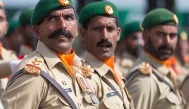 Βίντεο: 55 «θερμόαιμοι» Πακιστανοί και Πακιστανές συνελήφθησαν σε πάρτι οργίων έξω από το Καράτσι