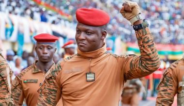 Πώς μειώνει το κόστος κατασκευής των δρόμων στην Μπουρκίνα Φάσο ο Ιμπραήμ Τραορέ