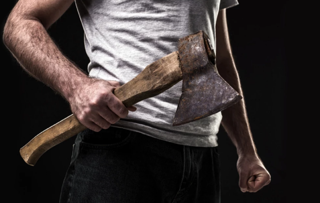 Εφιαλτικές στιγμές για μία νεαρή μητέρα και το ανήλικο παιδί της στο Ηράκλειο: Toυς επιτέθηκε 39χρονος με τσεκούρι!