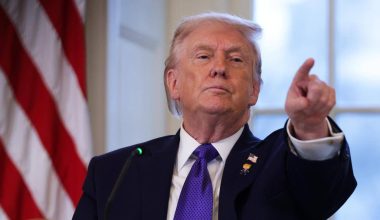 Ν.Τραμπ σε Ιράν: «Πελώρια αμερικανική ναυτική δύναμη κινείται προς τον Περσικό Κόλπο»