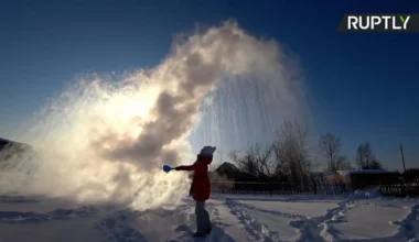 Σιβηριανή Ρωσία: Το βραστό νερό στιγμιαία μετατρέπεται σε πάγο! (βίντεο)