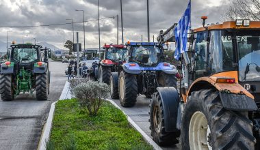 Αποχωρούν σταδιακά οι αγρότες από τα μπλόκα