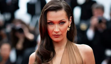 Μ.Χαντίντ: Οι σέξι φωτογραφίες που δημοσίευσε φορώντας ένα άκρως αποκαλυπτικό φόρεμα