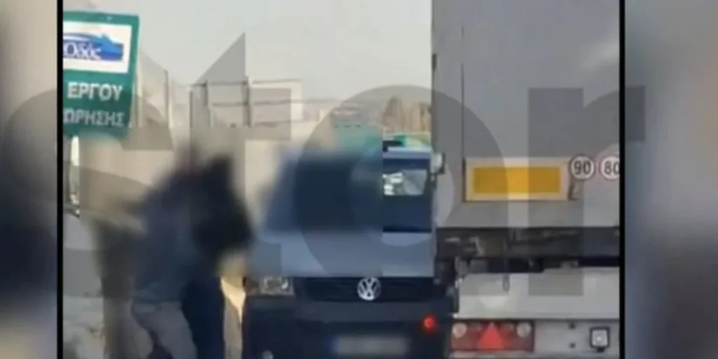 Λυκόβρυση: Άγριο ξύλο μεταξύ οδηγών για την προτεραιότητα! (βίντεο)