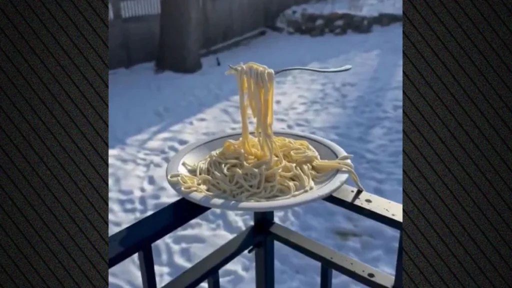 ΗΠΑ: Πολικές θερμοκρασίες στη Μινεσότα – Μακαρόνια πάγωσαν στον… αέρα! (βίντεο)