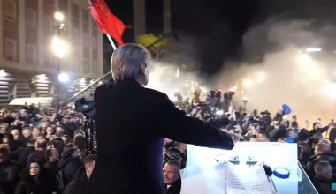 Τίρανα: Επεισόδια με μολότοφ σε αντικυβερνητική διαδήλωση – Τουλάχιστον πέντε αστυνομικοί τραυματίστηκαν (βίντεο)