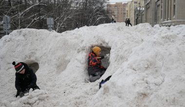 Βίντεο: Άνδρες στην Καμτσάτκα έσκαψαν «σήραγγα» στο χιόνι που οδηγεί κατευθείαν σε γυμναστήριο!