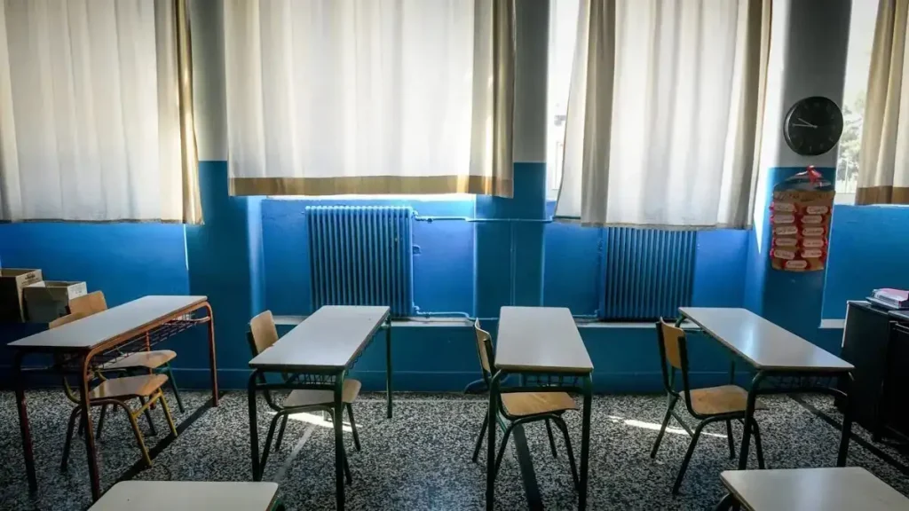 Σέρρες: «Ήταν αστείο» λέει η καθηγήτρια που φίμωσε 13χρονο μαθητή με μονωτική ταινία