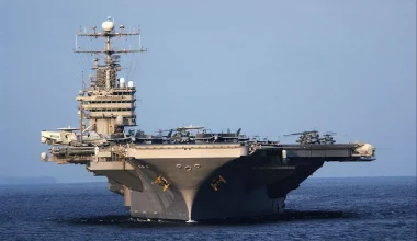 Ν.Τραμπ: «Έχουμε μια μεγάλη δύναμη που κατευθύνεται στο Ιράν» – Τεχεράνη: «Θα απαντήσουμε με ολοκληρωτικό πόλεμο»