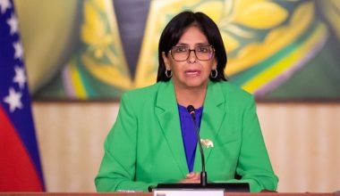 Ντέλσι Ροδρίγκες: Η προσωρινή πρόεδρος της Βενεζουέλας θέλει να επιδιώξει «συμφωνίες με την αντιπολίτευση»