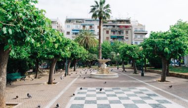 Πλατεία Αμερικής: Πολυπολιτισμικό ξύλο μεταξύ Λαθρομεταναστών