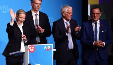 Αρχίζει και ανεβάζει τα ποσοστά και στην Δυτική Γερμανία το AfD: Οι πολίτες θέλουν να συνεργαστούν μαζί τους