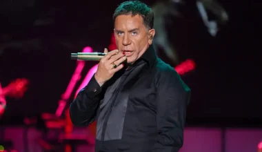 Γ.Μαζωνάκης: «Κόπηκε» ξαφνικά ο ήχος στο νυκτερινό κέντρο που εμφανίζεται – Πώς αντέδρασε (βίντεο)