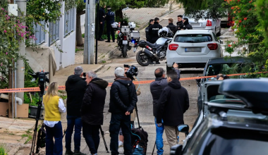 «Παιδί μου πέθανα τώρα, μη με σκοτώνεις άλλο»: Τα τελευταία λόγια του 80χρονου πριν ξεψυχήσει στη Γλυφάδα