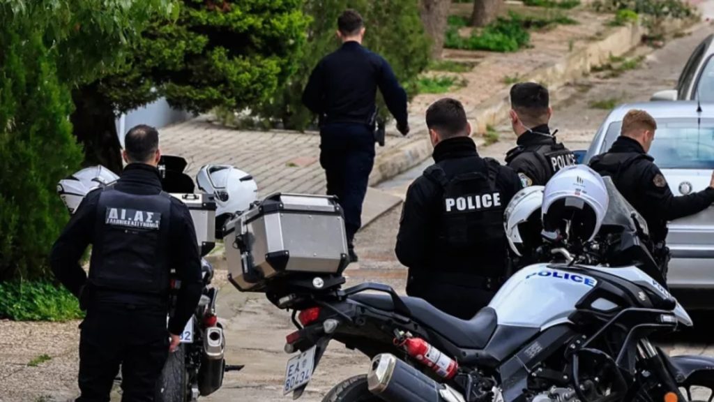 Γλυφάδα: Ο 46χρονος που έσφαξε τον πατέρα του είχε αποφυλακιστεί το 2018 μετά την δολοφονία της μητέρας του! (upd)