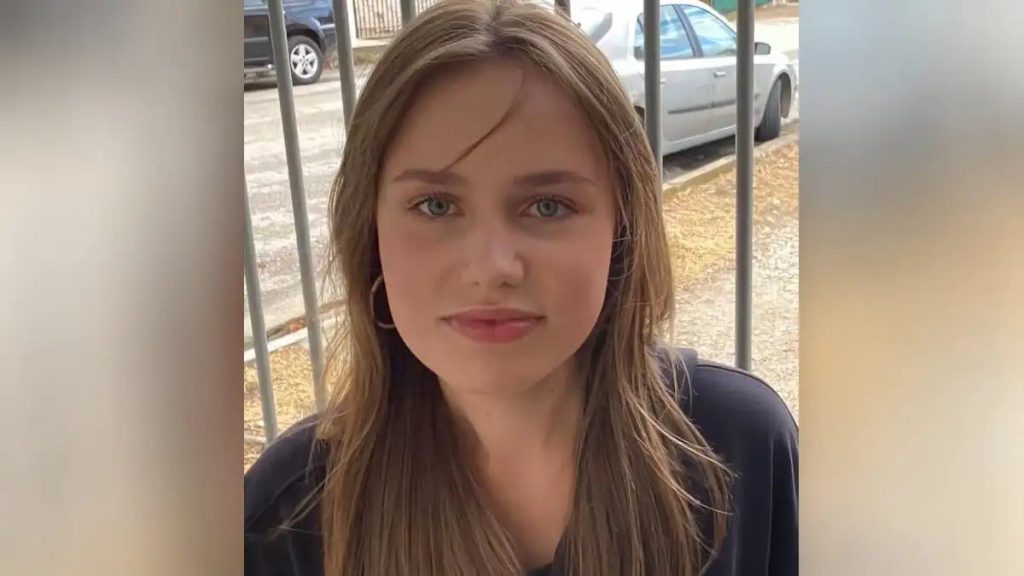 Νέο βίντεο ντοκουμέντο: Η 16χρονη Λόρα κινείται στην περιοχή του Ζωγράφου