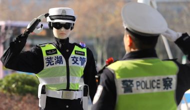 Κίνα: Η αστυνομία χρησιμοποιεί γυαλιά ΑΙ που παρέχουν πληροφορίες για άτομο ή όχημα μέσα σε λίγα δευτερόλεπτα!