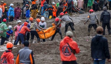 Ινδονησία: Τουλάχιστον 10 νεκροί και 80 αγνοούμενοι μετά από κατολίσθηση