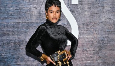 Τ.Τέιλορ: Η άκρως αποκαλυπτική εμφάνιση της τραγουδίστριας με διάφανο φόρεμα στο Παρίσι (φωτο)