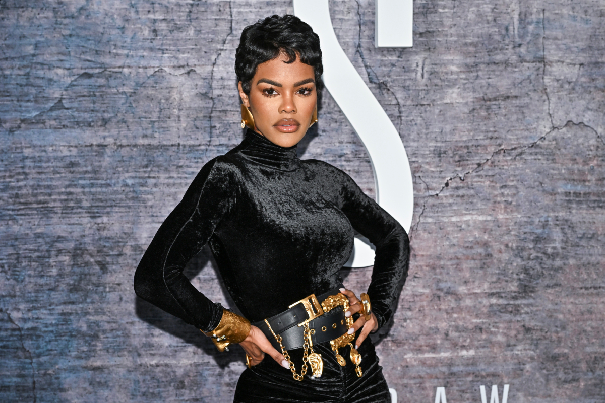 Τ.Τέιλορ: Η άκρως αποκαλυπτική εμφάνιση της τραγουδίστριας με διάφανο φόρεμα στο Παρίσι (φωτο)