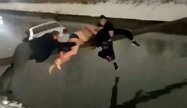 Νταγκεστάν: Άνθρωποι σχημάτισαν «αλυσίδα» και έσωσαν παιδί από ταξί που παρασύρθηκε σε κανάλι (βίντεο)