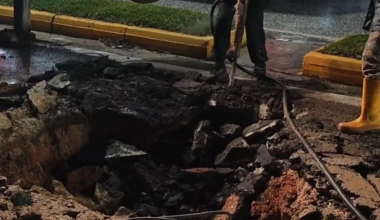 Έσπασε κεντρικός αγωγός της ΕΥΔΑΠ στα Μελίσσια και δημιουργήθηκε… κρατήρας