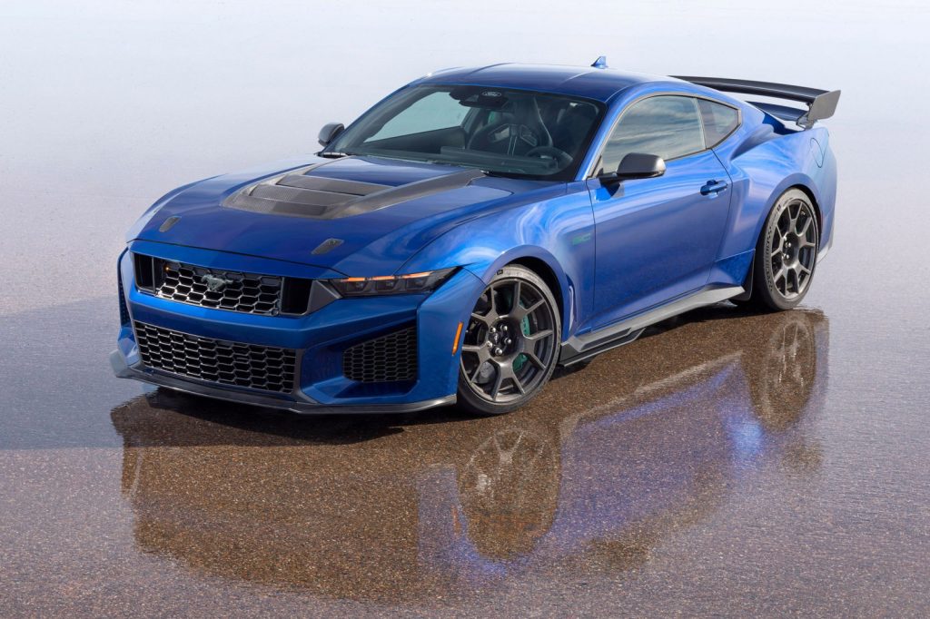 Ford Mustang Dark Horse SC: Racing καρδιά, εμπειρογνωσία πίστας