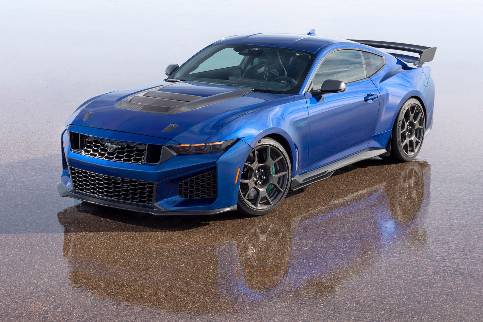 Ford Mustang Dark Horse SC: Racing καρδιά, εμπειρογνωσία πίστας