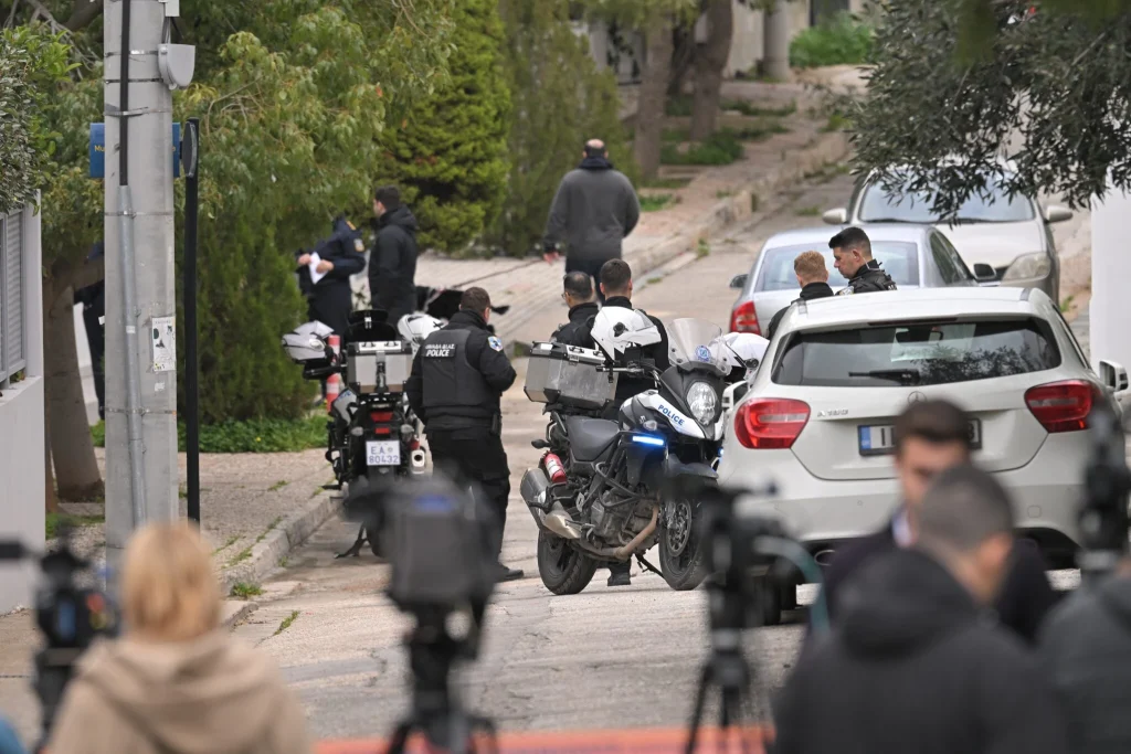 Γλυφάδα: Ποινική δίωξη για ανθρωποκτονία στον 46χρονο πατροκτόνο – Παραπέμφθηκε σε ανακριτή