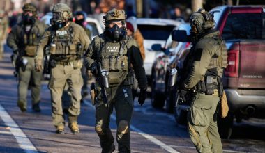 Τ.Γουόλτς: «Ο Ν.Τραμπ συμφώνησε να μειώσει τον αριθμό των ομοσπονδιακών πρακτόρων στη Μινεάπολη»