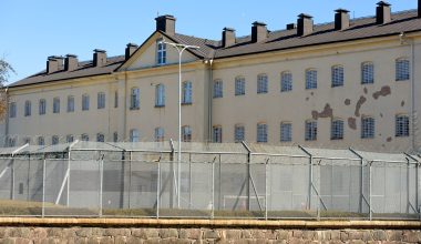 Η Σουηδία ετοιμάζεται να μειώσει την ηλικία ποινικής ευθύνης ανηλίκων από τα 15 στα 13 έτη