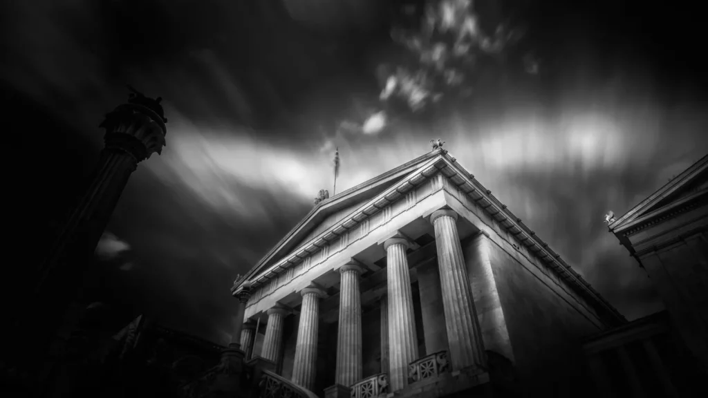 Δύο «παράλογες» τραγωδίες με 12 νεκρούς σε 24 ώρες: Ένας «θόλος» κακής αύρας σκεπάζει την Ελλάδα – Οι φωτό τους