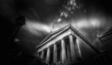 Δύο τραγωδίες με 12 νεκρούς σε 24 ώρες: Ένα «θόλος» κακής μοίρας σκεπάζει την Ελλάδα