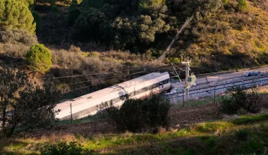 Σιδηροδρομικό δυστύχημα στην Ισπανία: Αποζημιώσεις ύψους 20 εκατ. ευρώ στις οικογένειες των θυμάτων