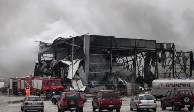 Φονική έκρηξη στο εργοστάσιο της Βιολάντα: «Μύριζε υγραέριο και δεν έκαναν τίποτα» λέει εργαζόμενη