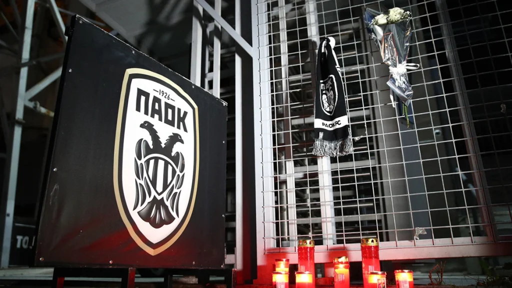 Μεσίστιες οι σημαίες στο Καυταντζόγλειο και στα ΕΑΚ σε ένδειξη πένθους